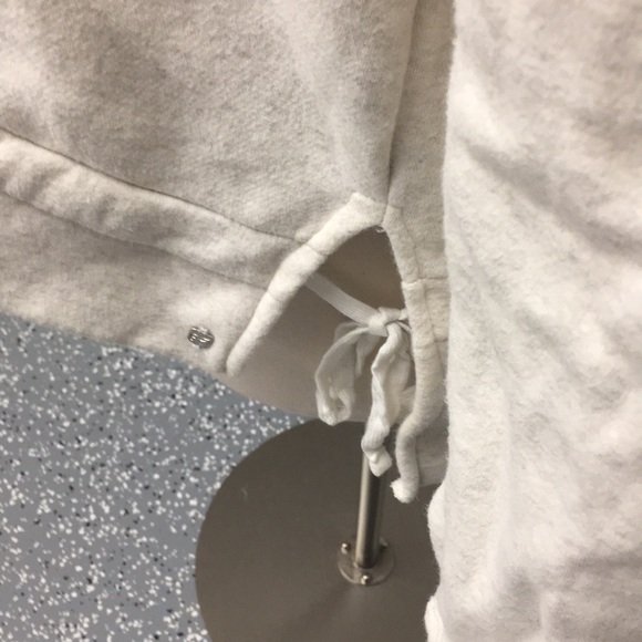 Fabletics hooded sweatshirt - Picture 3 of 5